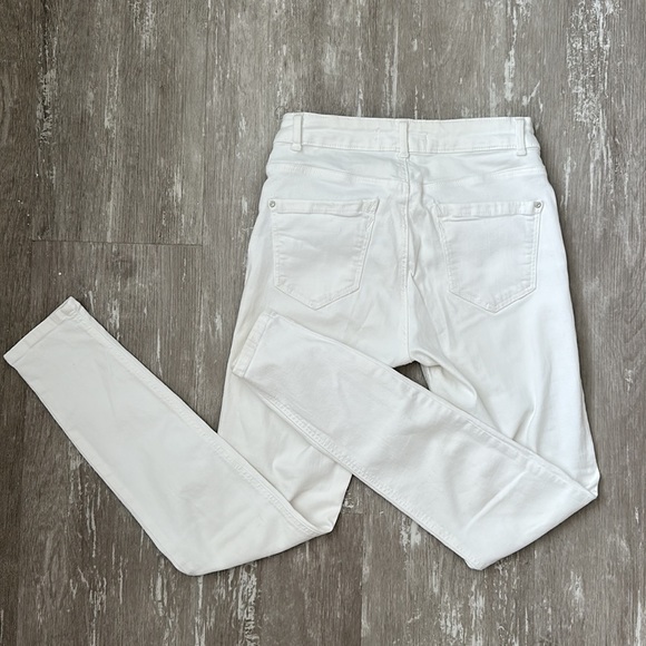 Zara Mid-Rise White Skinny Jean - Picture 3 of 3